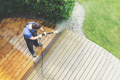 Nettoyage des sols extérieurs à Sèvremoine : pourquoi faire appel à Ekotoit ?