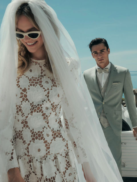 Costume cérémonie de la marque Digel proposé par le magasin de prêt à porter Homme, Vogue à Bernay dans l'Eure.