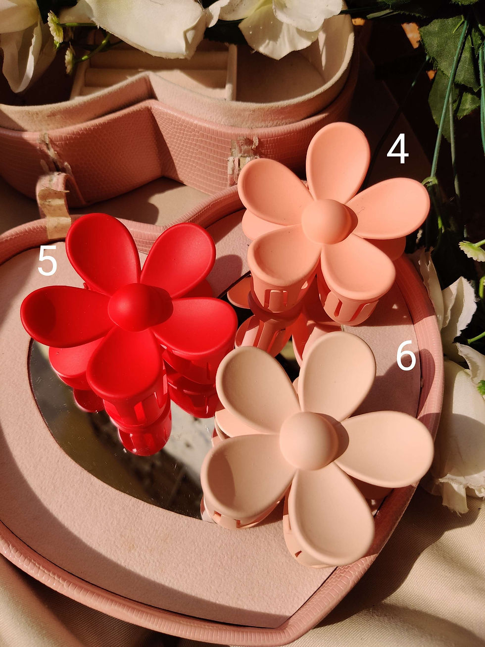 Thumbnail: Large Flower Claw