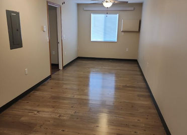 Common_Area_Hallway.JPG