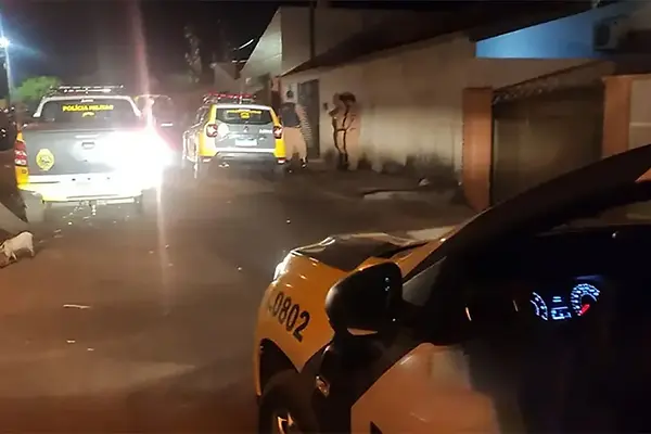 MULHER É DETIDA.webp