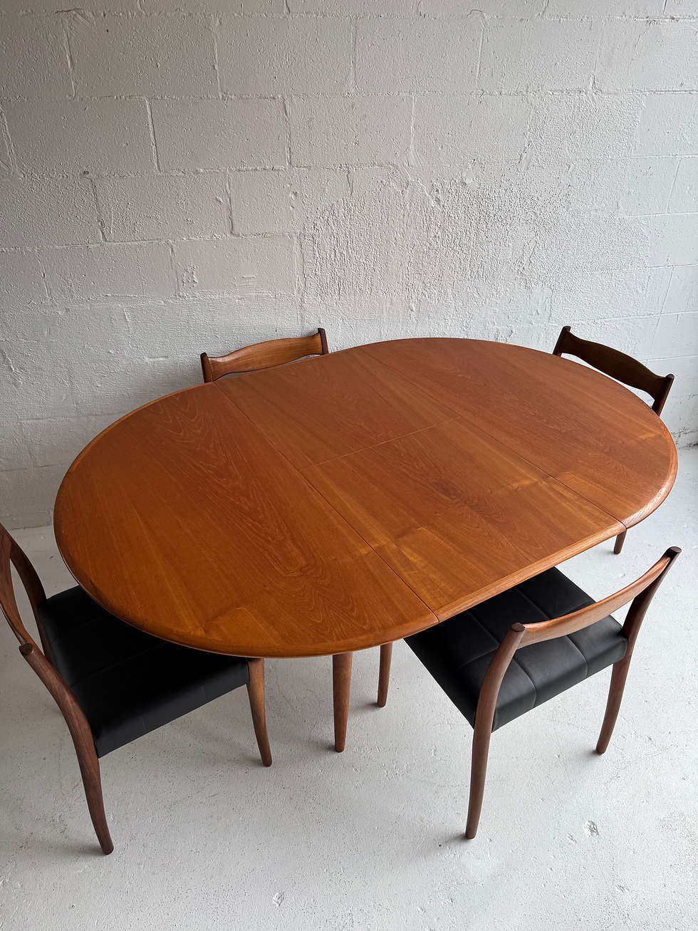 Thumbnail: Parker circular extension dining table