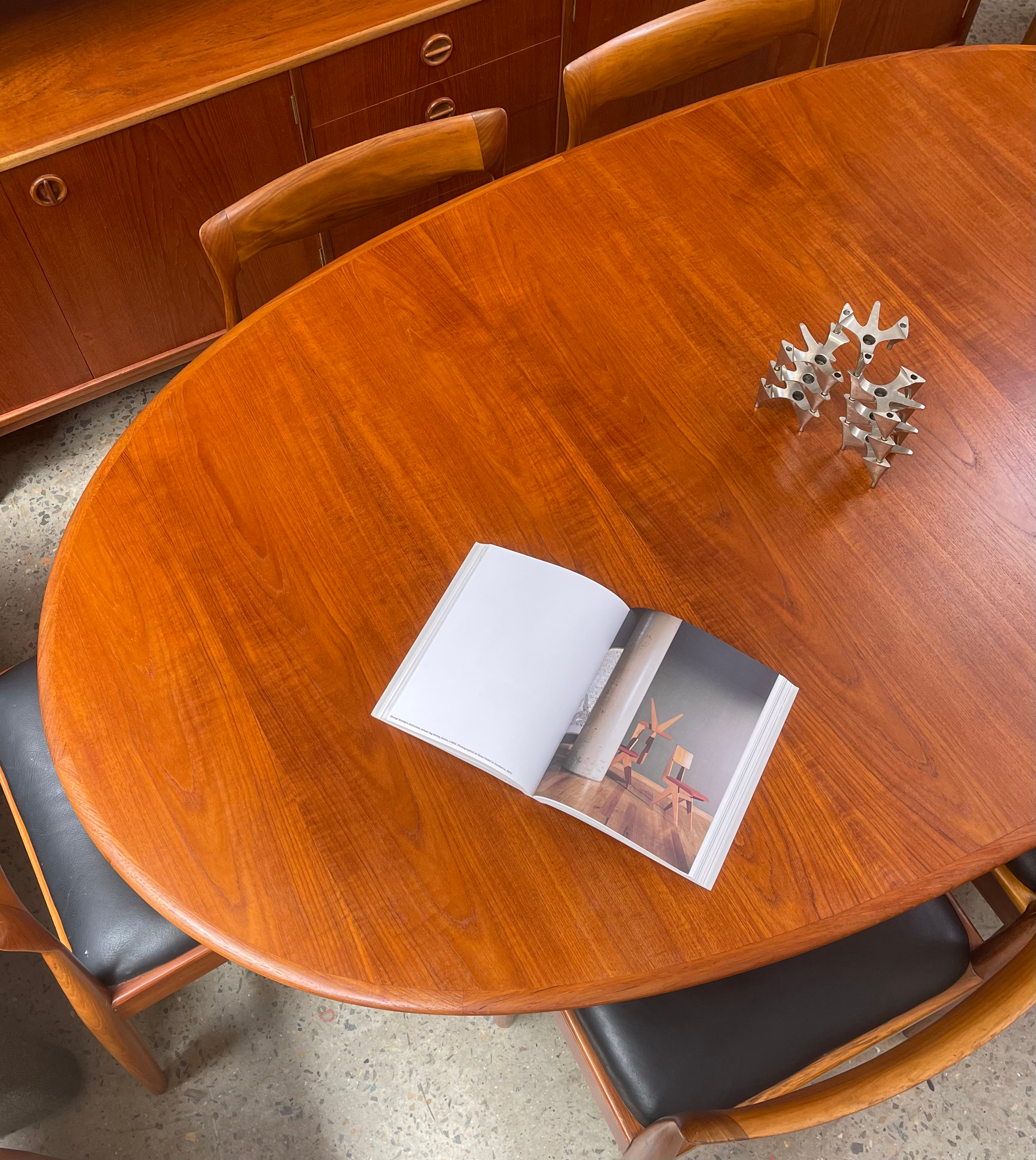 Parker oval dining table