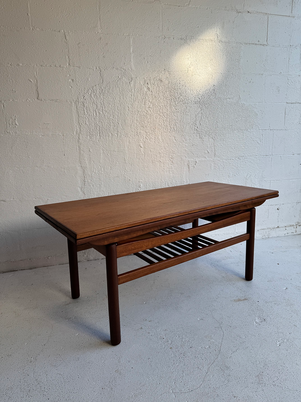 Thumbnail: Danish elevator table 
