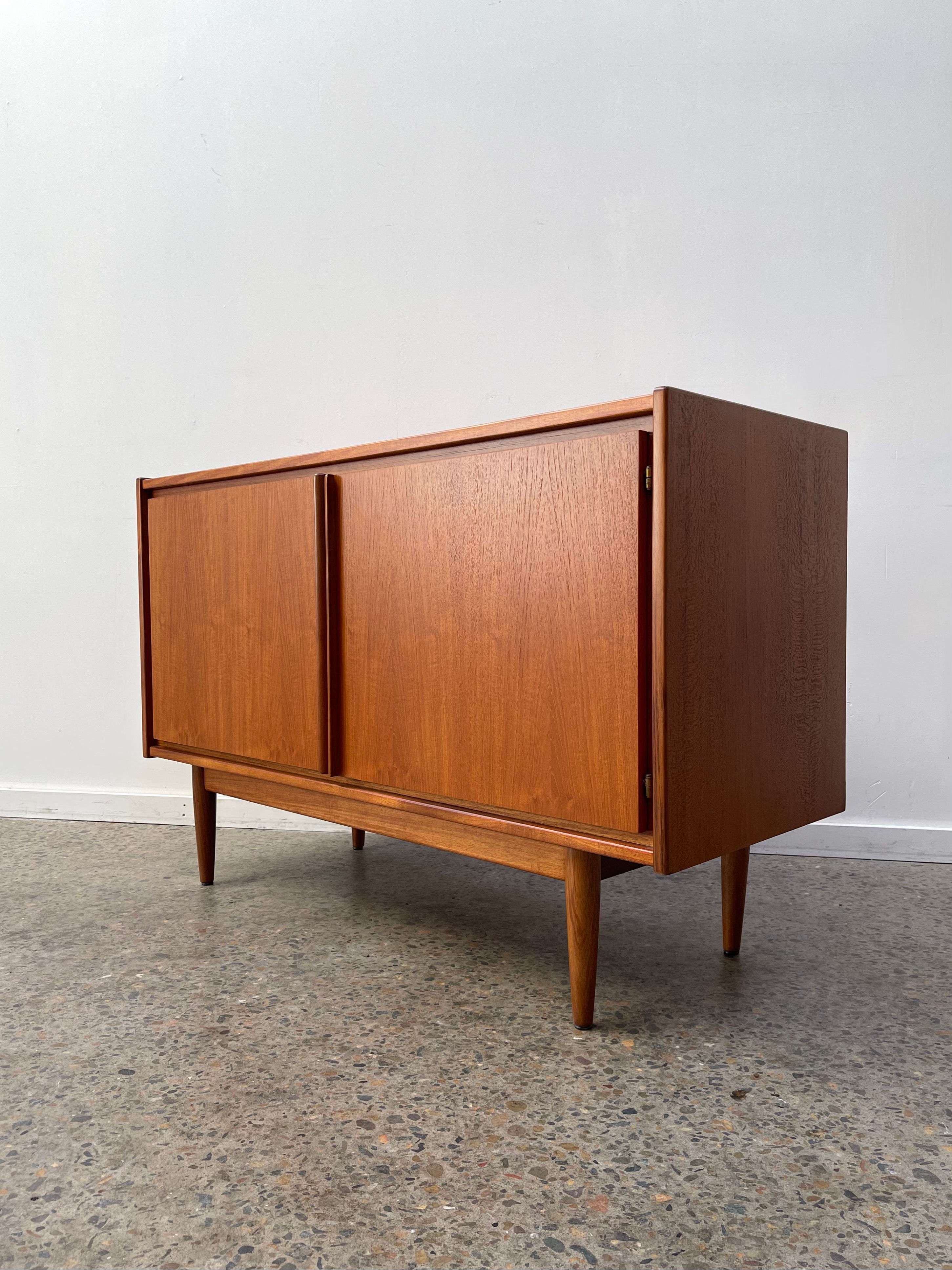 Parker lipped handle sideboard
