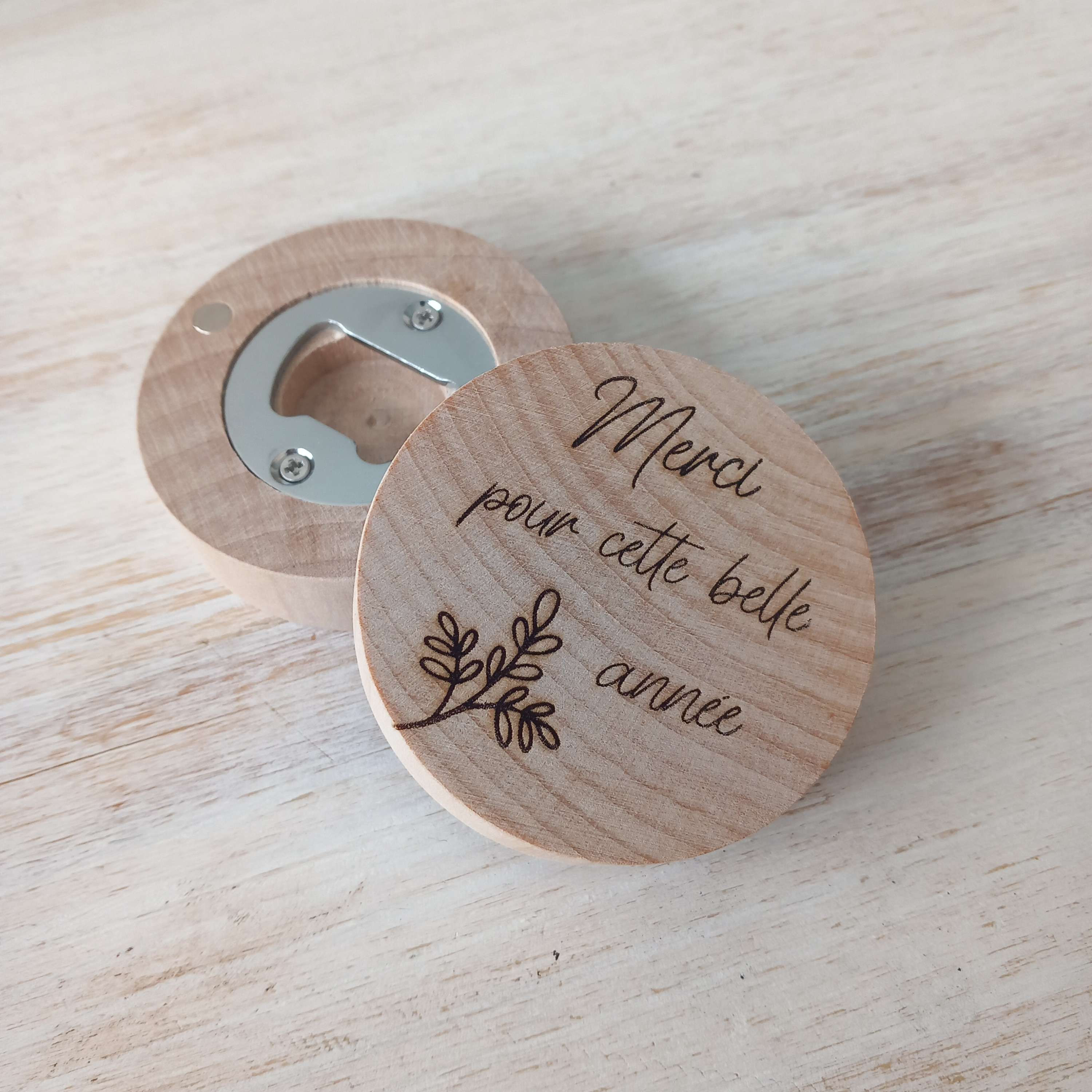 Magnet decapsuleur merci