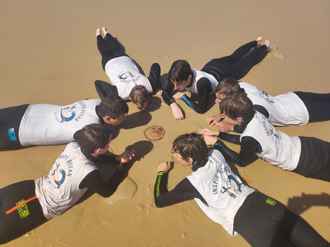 cours de surf pour jeunes à carcans. Inspir Océan.jpg