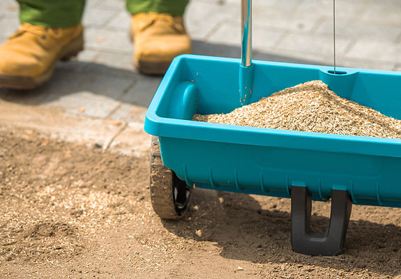 grass-seeding-spreader-full-of-seeds-2021-09-03-03-12-41-utc.jpeg