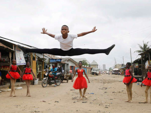 Conte de fée pour un jeune danseur nigérian devenu célèbre grâce à une vidéo virale