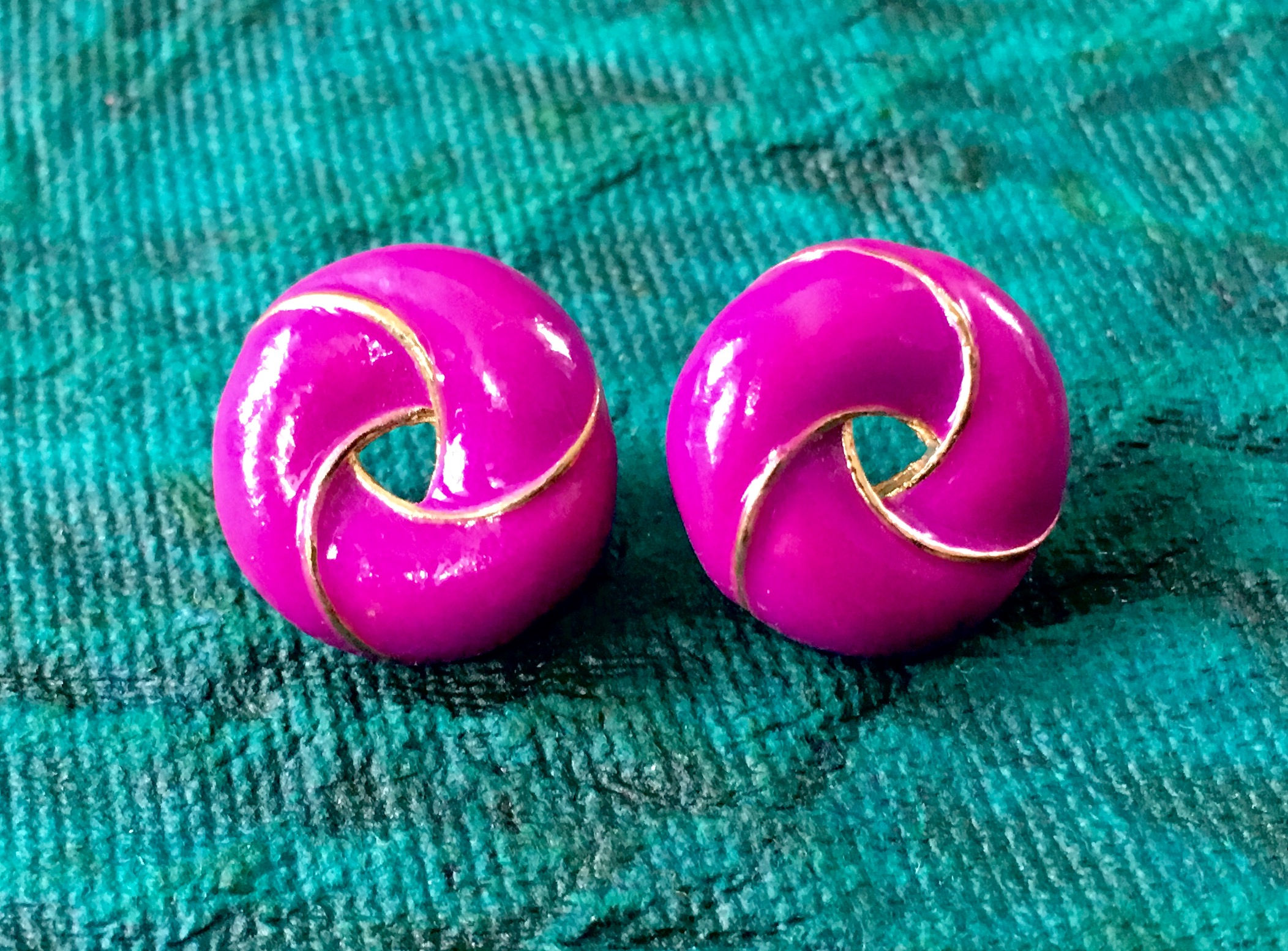 Wheels In Motion Beautiful Stud Earring- Dull Pink