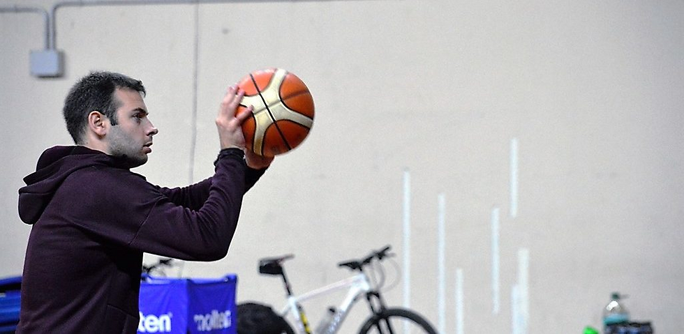 LUCIANO DE CECCO, EL MEJOR ARMADOR DEL MUNDO QUE COQUETEÓ CON EL BÁSQUET