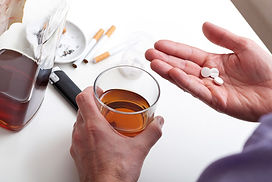 The-Danger-of-Mixing-Opioids-and-Alcohol (1).jpg