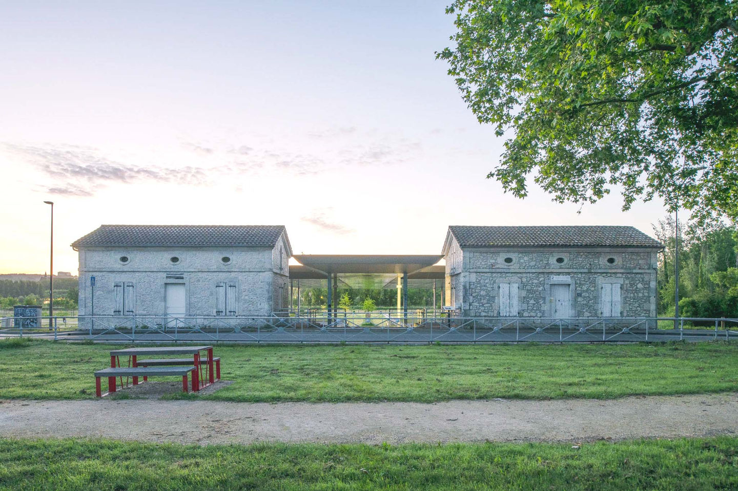 Halle Le Passage