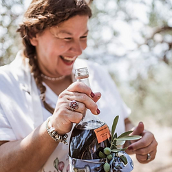 Chef Katija explaining the olive oil tasting lesson