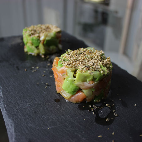 Tartar de aguacate y salmón