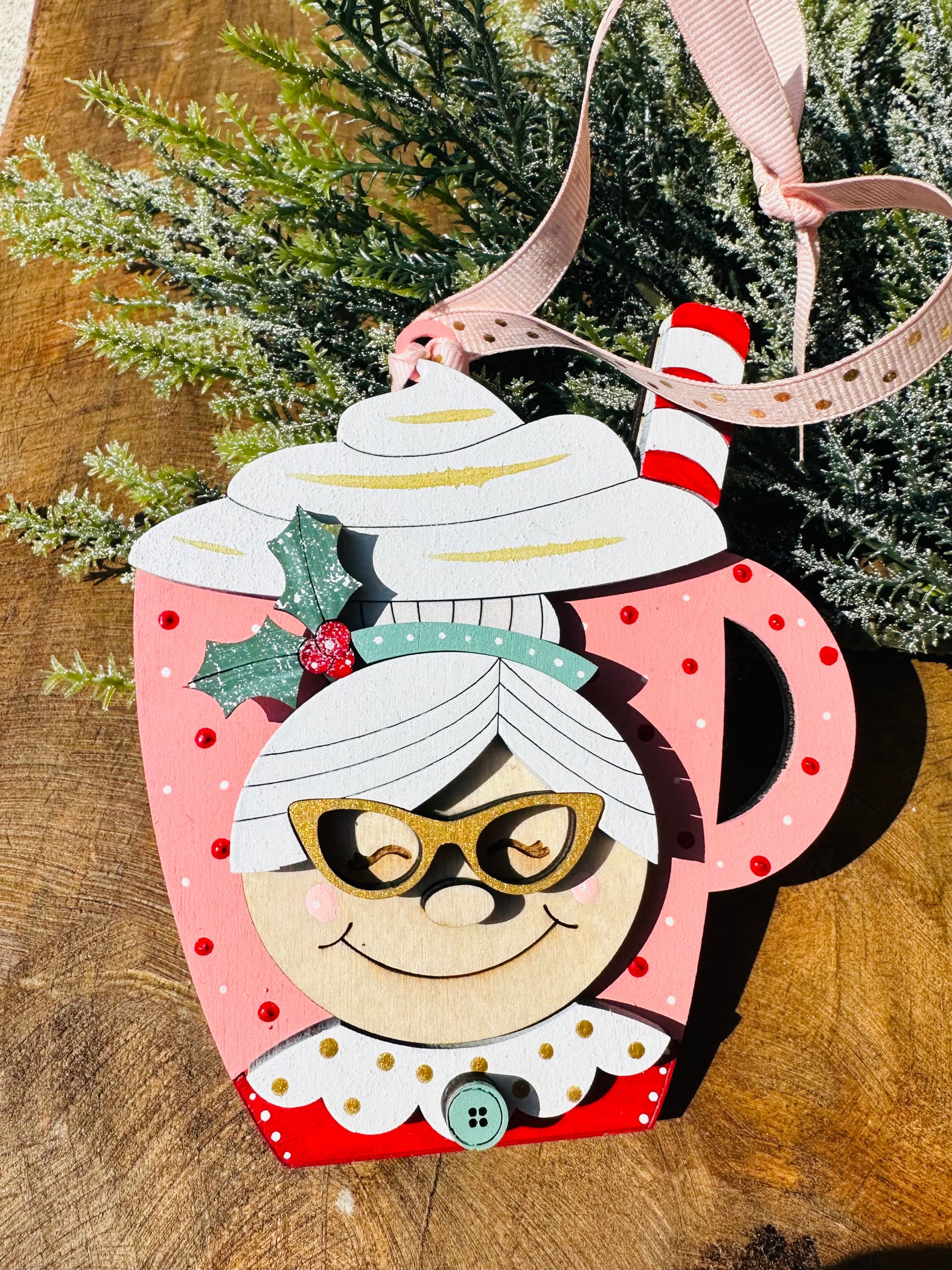 MRS CLAUS MUG STRAW ORNAMENT