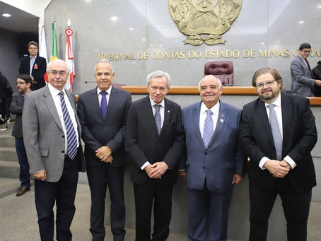 Conselheiro Substituto Licurgo Mourão discursa em sessão solene de despedida do Conselheiro José Alves Viana do TCEMG
