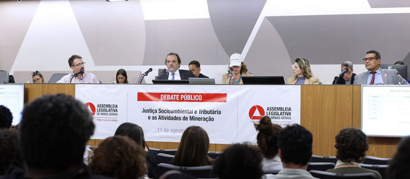 Subfaturamento em exportação de ferro teria causado perda de mais de R$ 3 bilhões em Cfem: Professor da UFV Tádzio Coelho divulgou informação, nesta segunda(11), em debate sobre justiça socioambiental
