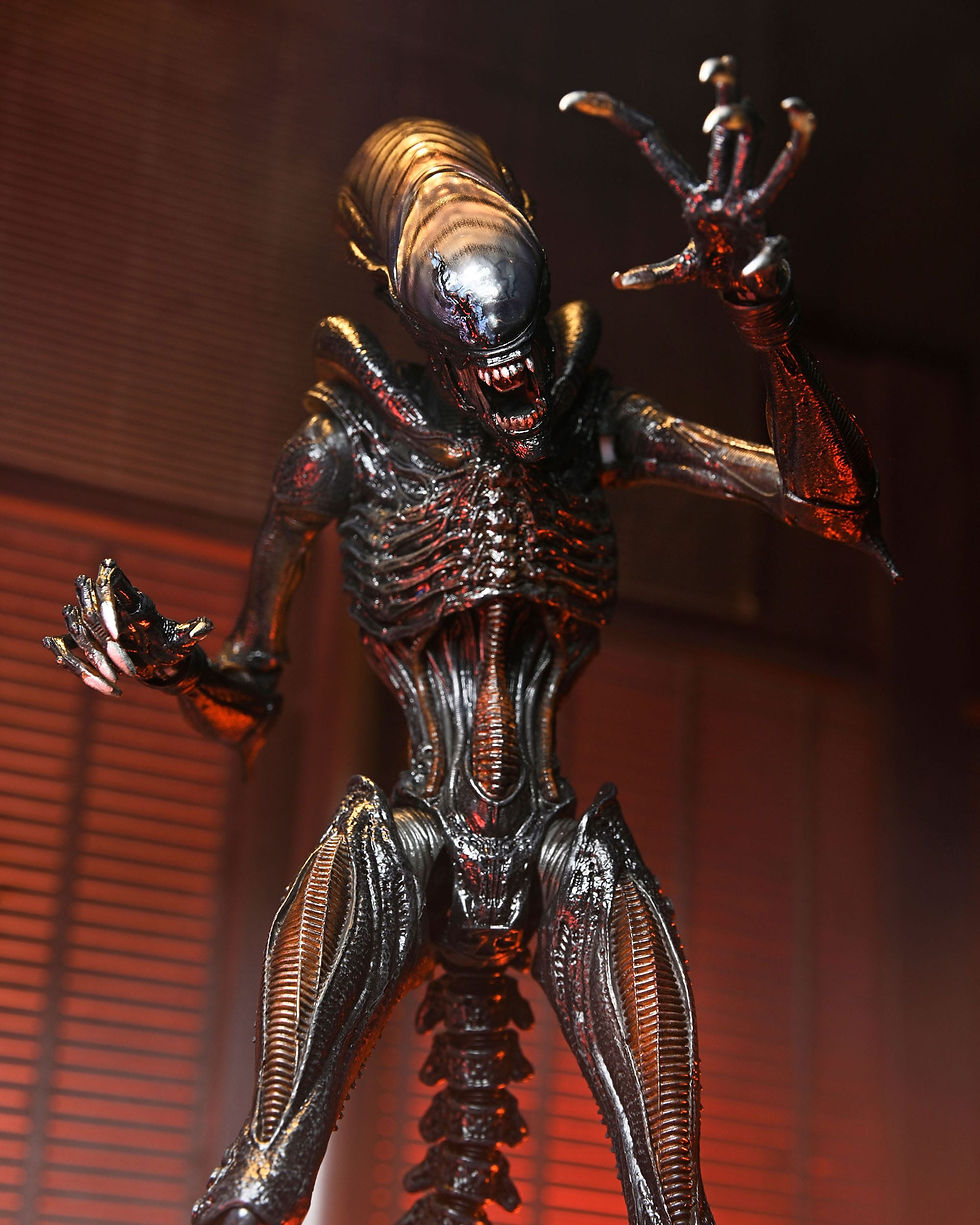 Thumbnail: Alien: Romulus Ultimate Action Figure Scorched Xenomorph 18 cm