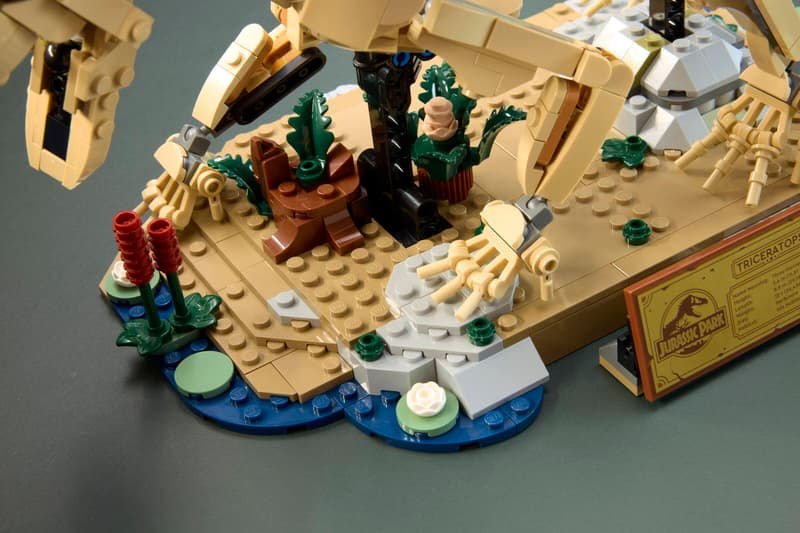 Thumbnail: Lego 77985 Jurassic Park - Triceratops
