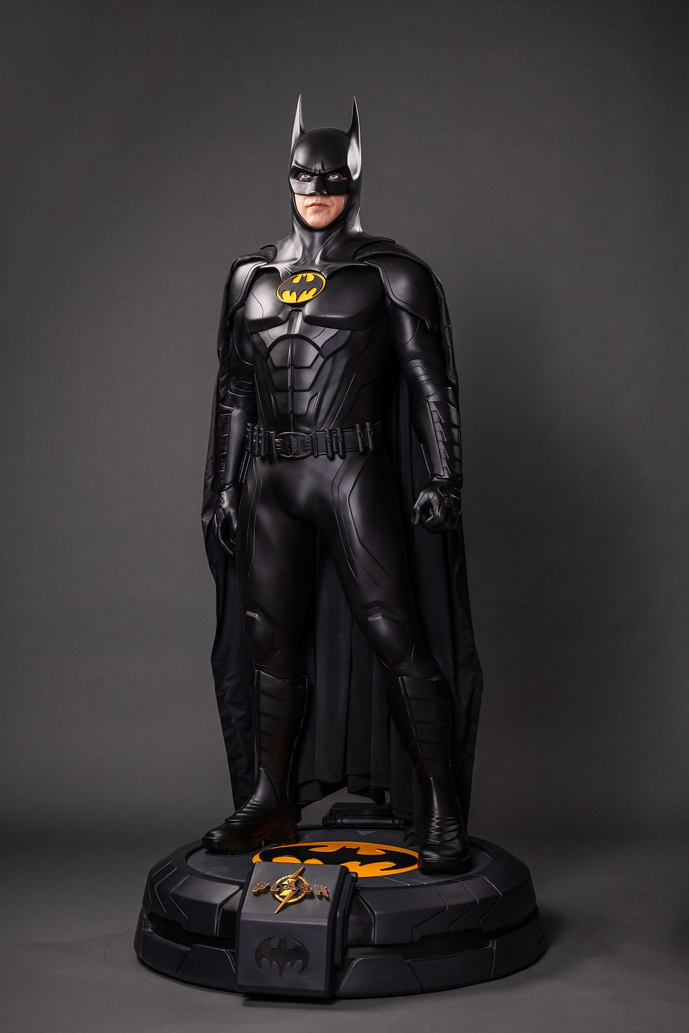 Thumbnail: The Flash Life-Size Statue Batman Keaton 2 211 cm