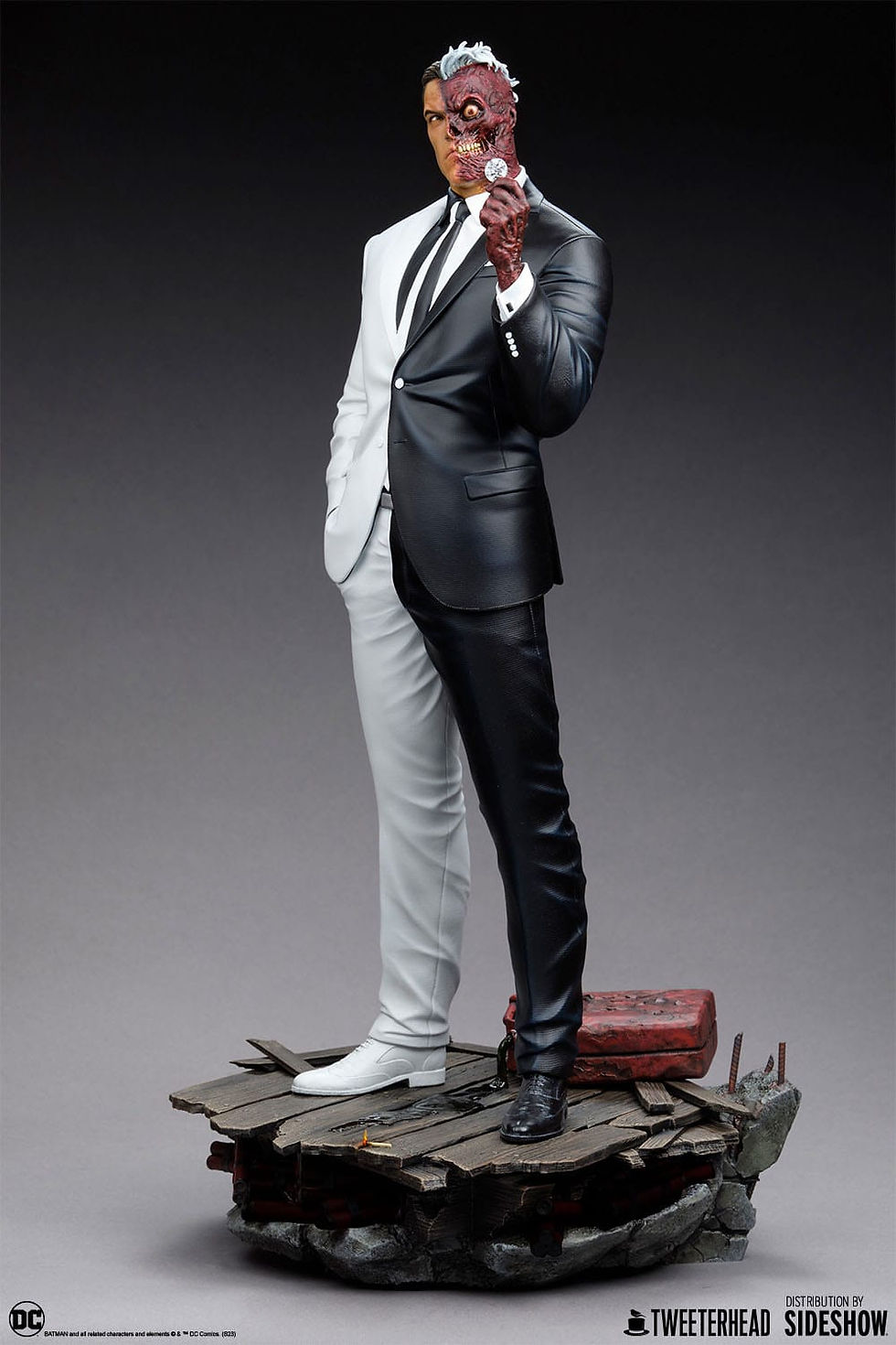 Thumbnail: DC Comics Maquette 1/4 Two-Face 55 cm