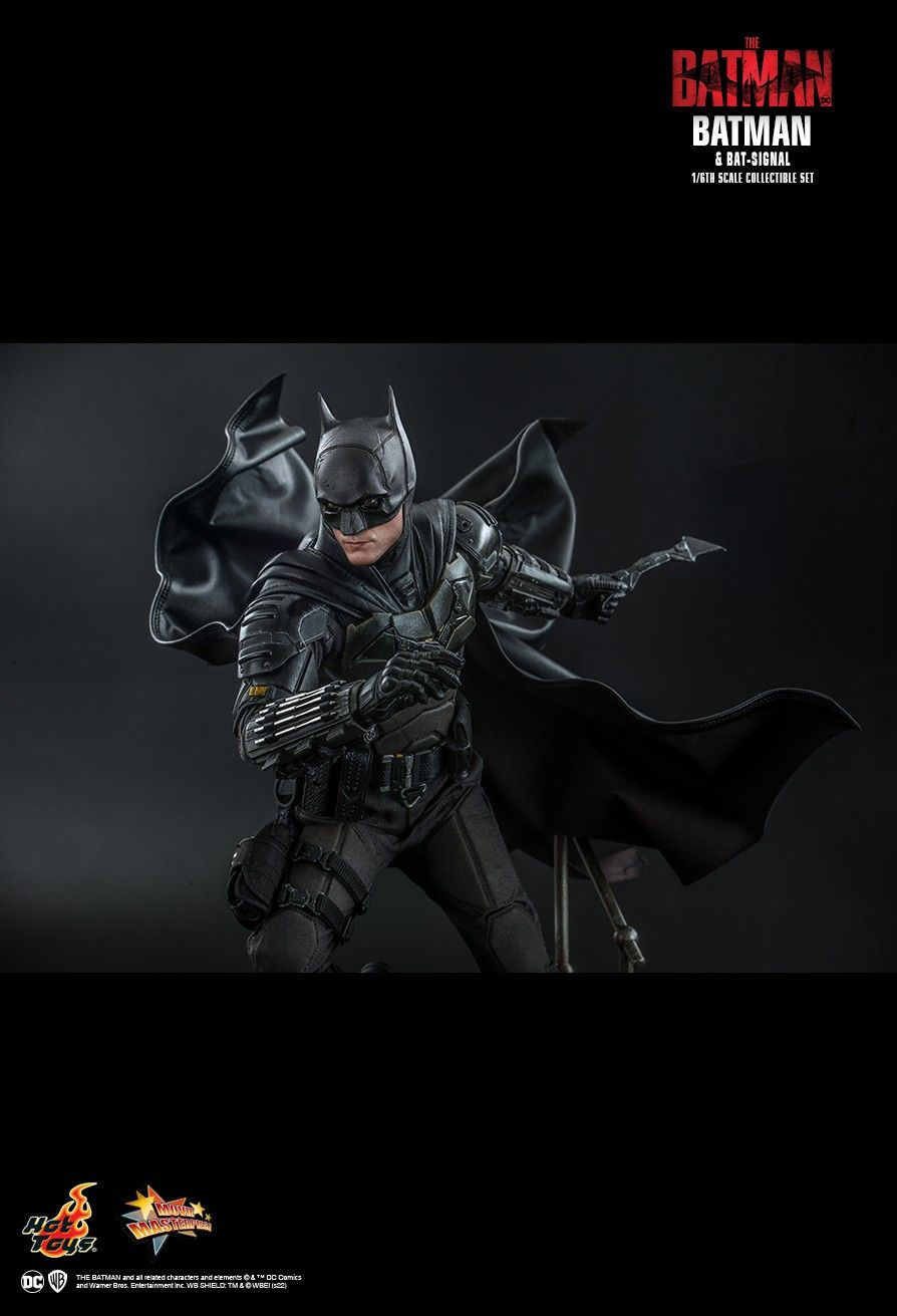 Thumbnail: The Batman: Batman and Bat-signal 1/6 MMS641