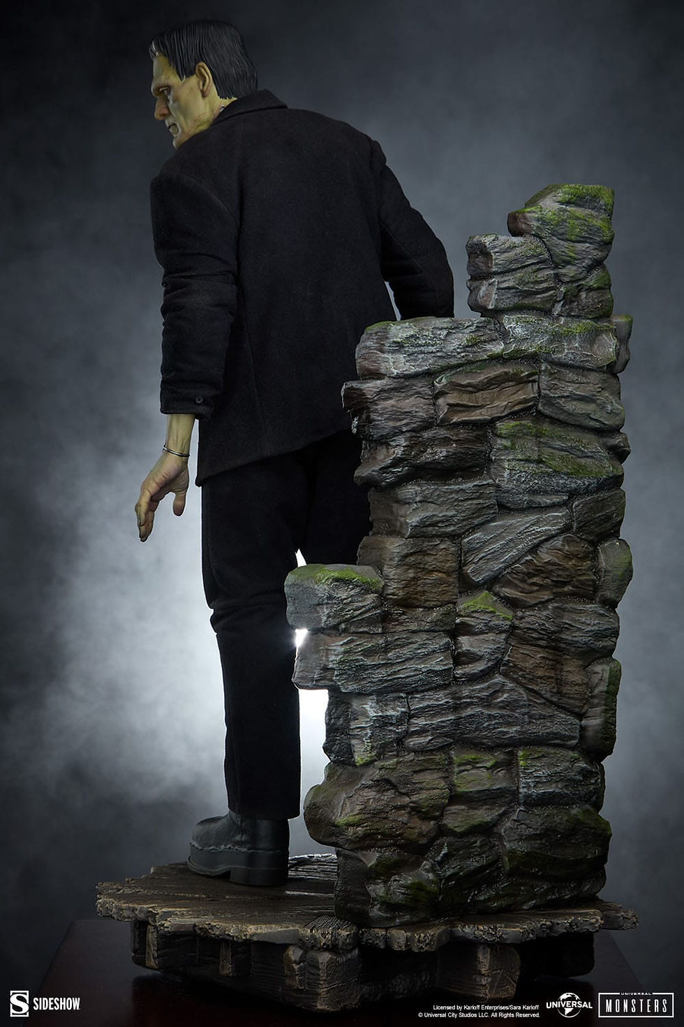 Thumbnail: Frankenstein Premium Format Mixed Media Statue Frankenstein (Fabric Costume) 57