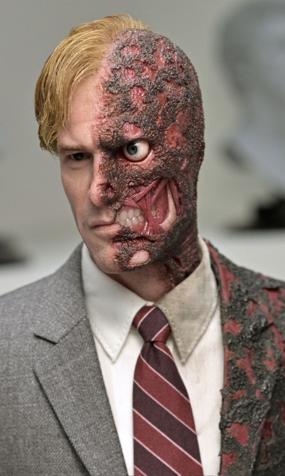 Miniatura: JND Batman The Dark Knight 1/6 Two-Face Harvey Dent KJW-006A
