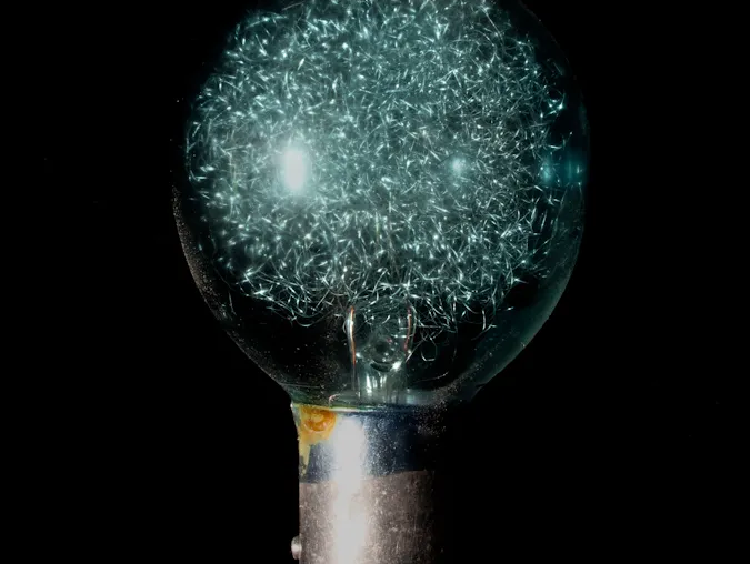 Splendeur et ftichisme industriels. La collection Bruce Anderson , Sylvania Superflash Blue Dot 25 Flashbulb, Montral Qubec, c. 1950 , Photographie numrique et impression au jet d'encre, Format : 99,1 x 74,3 cm,