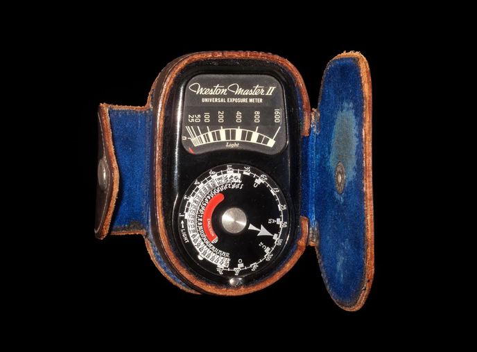 Splendeur et ftichisme industriels. La collection Bruce Anderson (2012-2014) , Weston Master II, Universal Exposure Meter, Newark, New Jersey, tats-Unis, 1946 , Photographie et impression numrique , 74,3 cm x 99,1 cm, dition de 8 + 2 E.A, Courtesy Galerie Eric Dupont