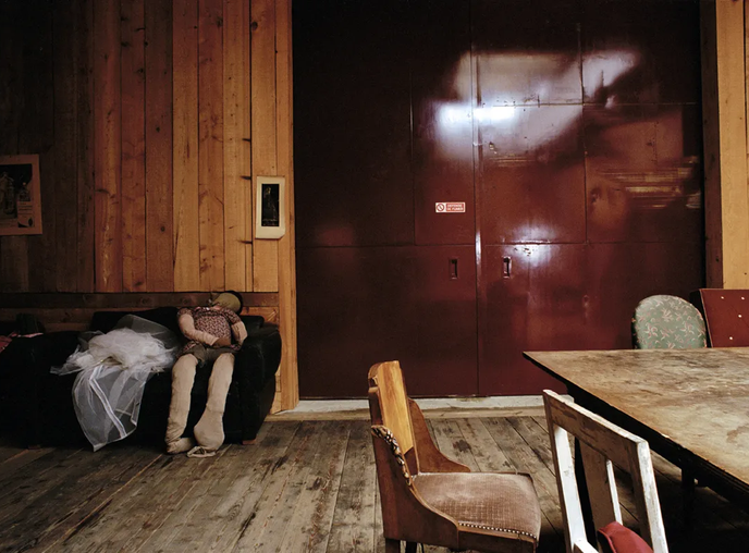 Chambres, 2005. Srie de 23 photographies, tirages lambda, 42 x 28,8 cm, courtesy galerie Eric Dupont, Paris.