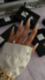 Babe Nailbox - XOXO JOE Press on Nails Babyboomer mit Gold akzent in form long Ballerina