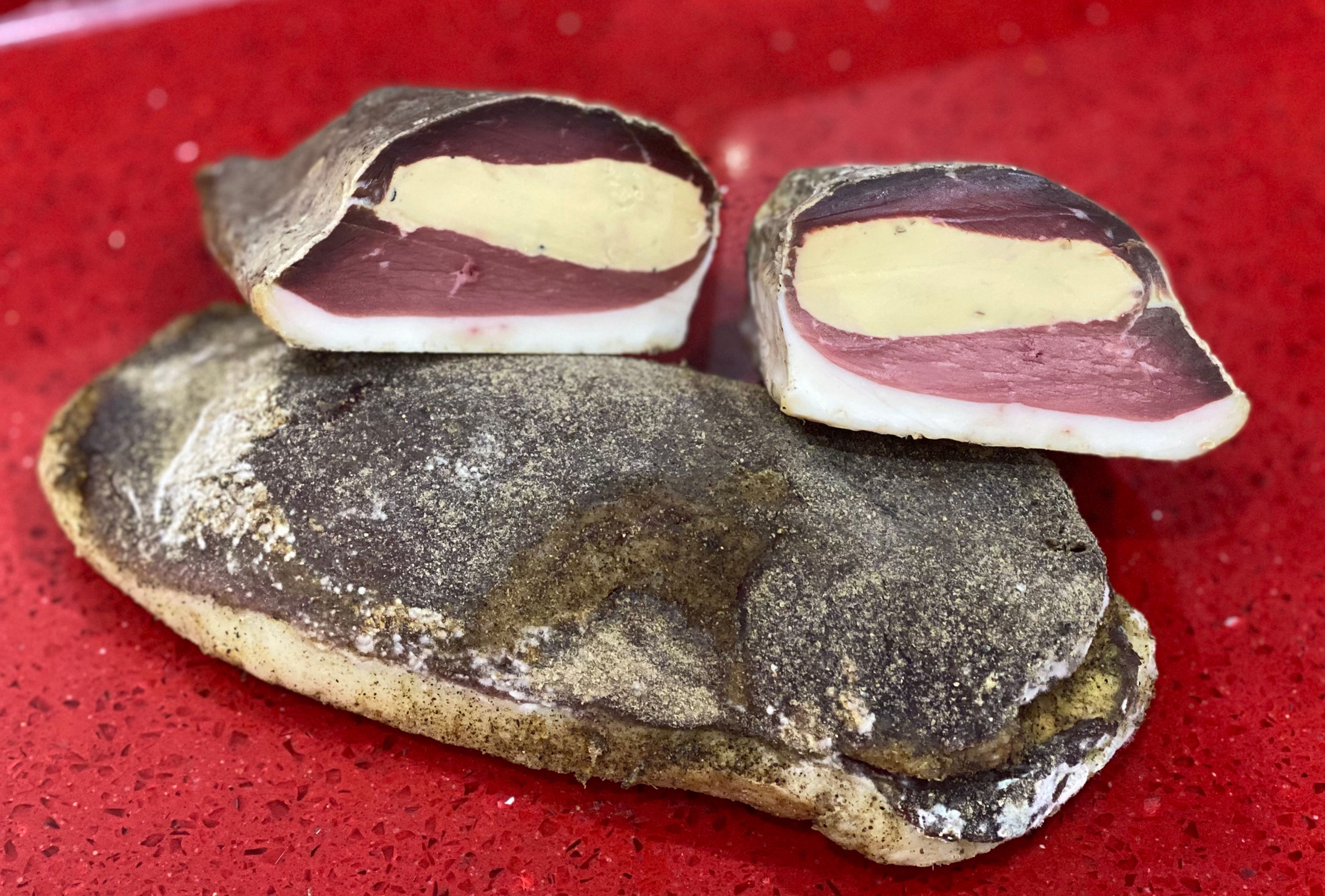 Magret de canard séché (1/2) farci au foie gras