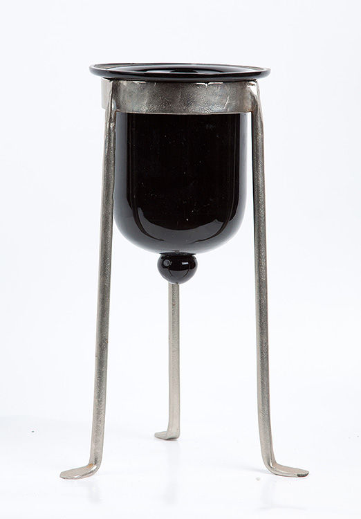 CASTIÇAL PRETO COM TRIPE