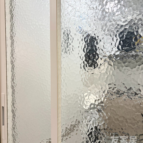 香港訂製廚房門使用特色水紋玻璃