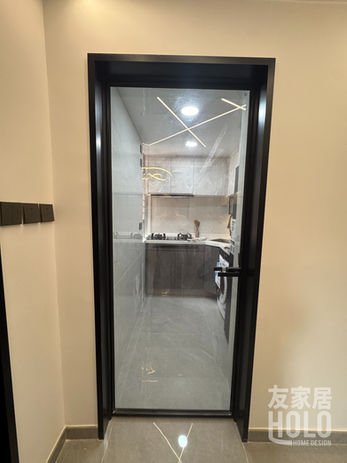 安樺苑409呎廚房裝修,黑框玻璃門連五角形廚櫃設計