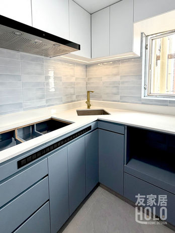 柴灣樂軒臺廚房灰藍地櫃白色吊櫃及石英石枱面