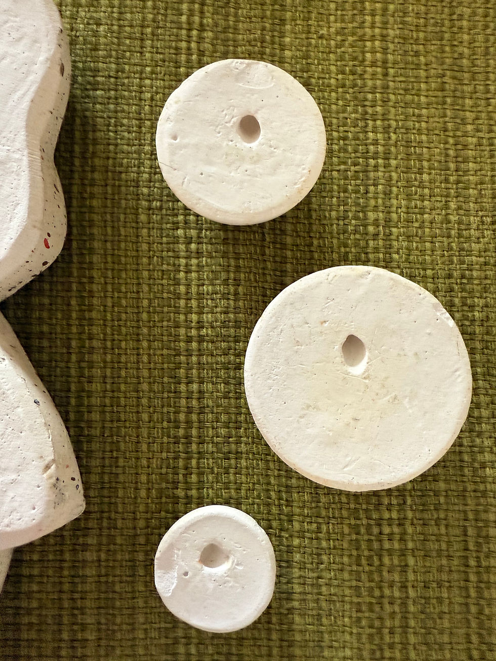 縮圖：Speckled Ceramic Goldfish Wall Sculpture Set