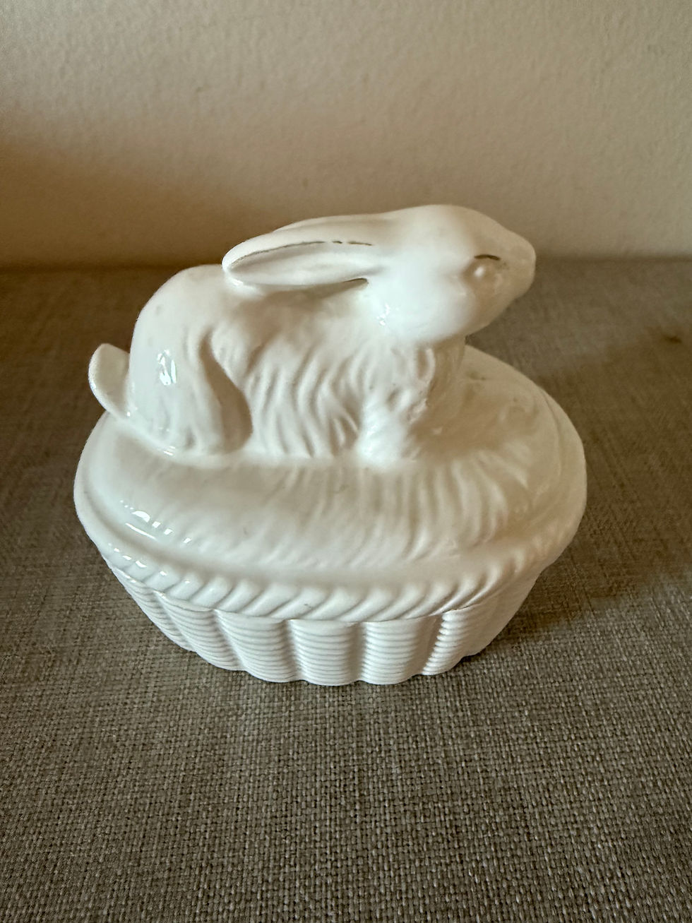 縮圖：White Ceramic Bunny Covered Dish