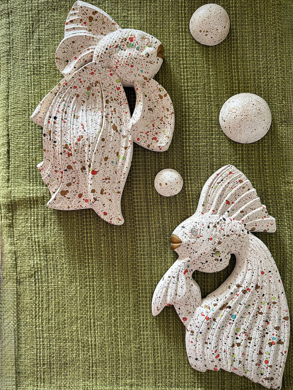 縮圖：Speckled Ceramic Goldfish Wall Sculpture Set