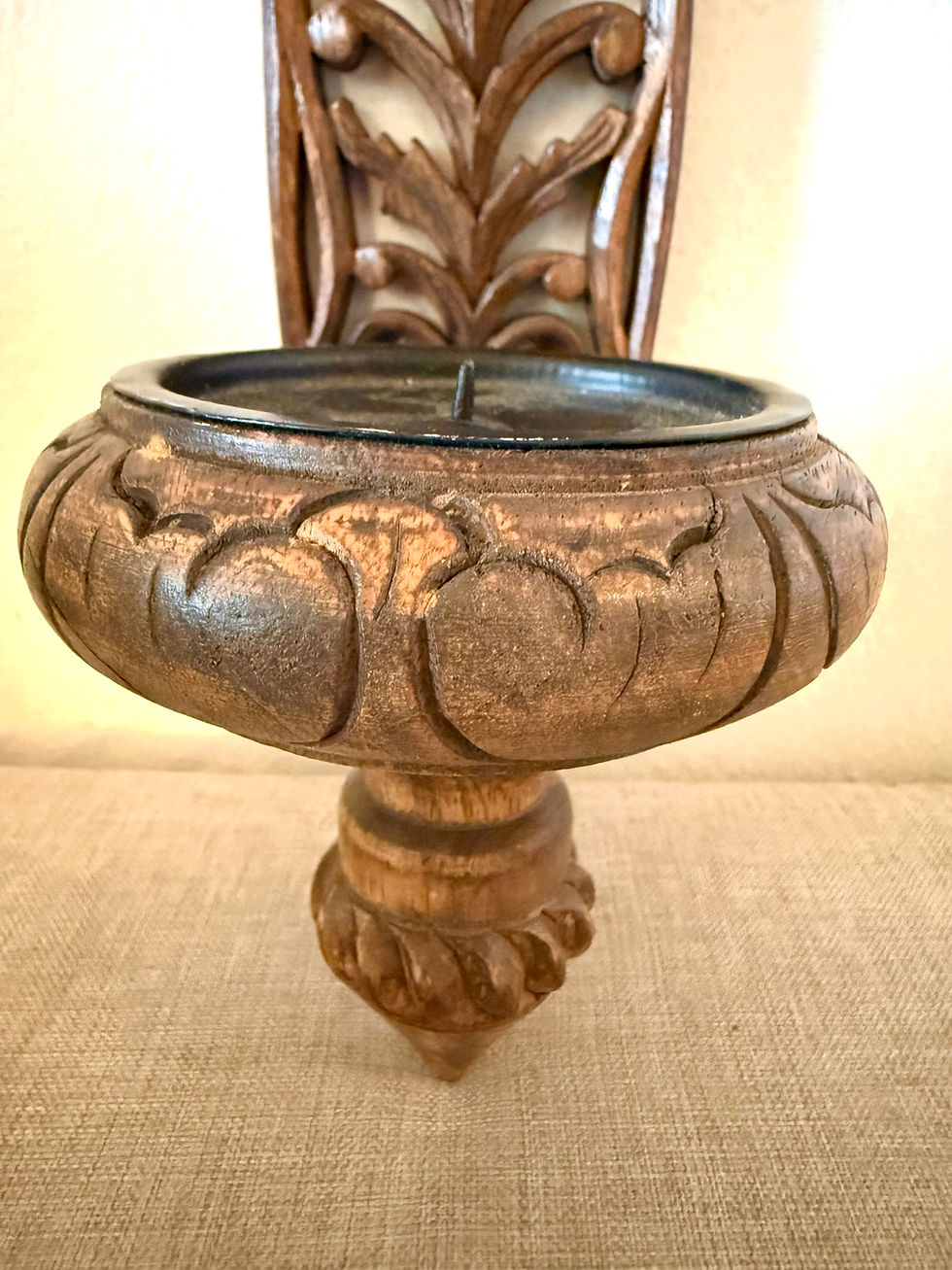 Miniatura: Carved Wooden Wall Sconce Pair