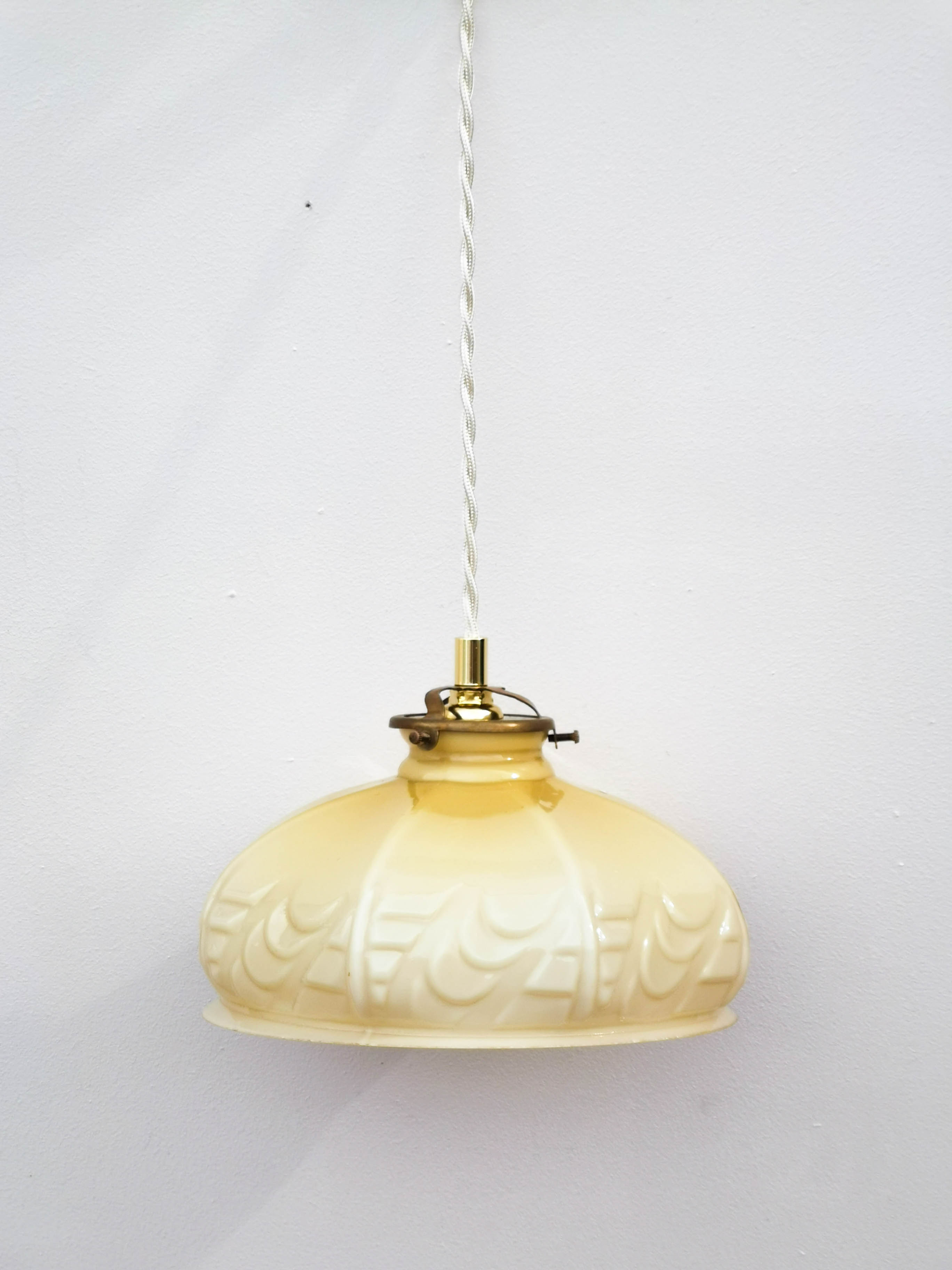 Suspension opaline Art Déco