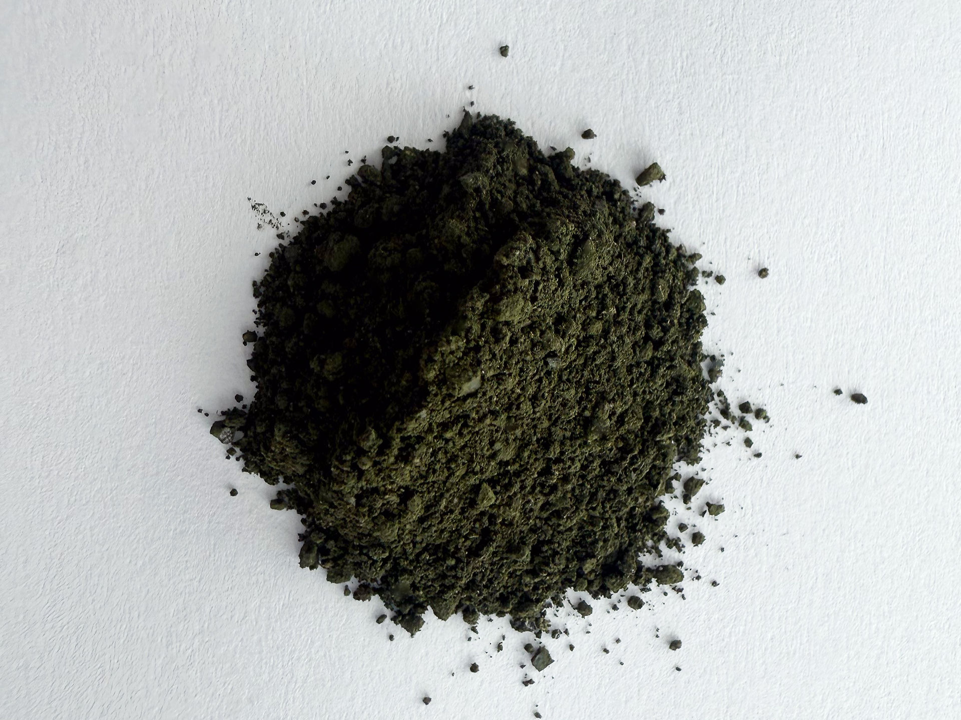 Hydrated vanadium dioxide precipitate dried