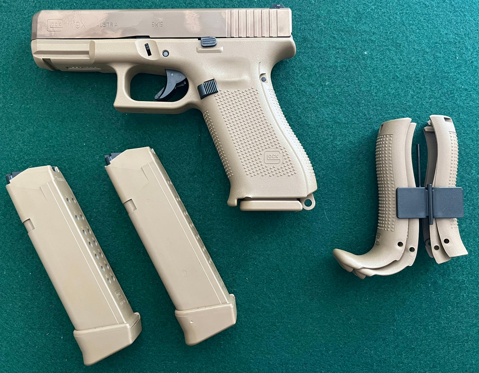 GLOCK G19X G5 9MM 19+1 4.0" FDE GNS (1)17RD MAG & (2)19RD MAGS