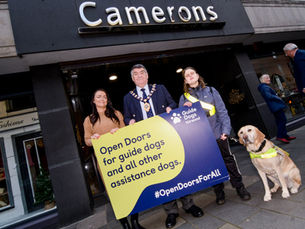 Mayor supports Guide Dogs NI ‘Open Doors’ campaign