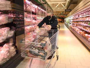County Antrim shoppers sweep up in Lidl NI’s Trolley Dash to bag Christmas dinner for free