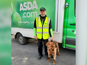 Pawsome delivery: Asda home shopping driver helps bring Red Setter home