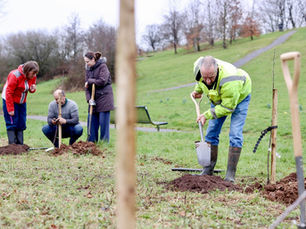 Tree-mendous tree planting part of Council’s ‘Climate Canopy’ project!