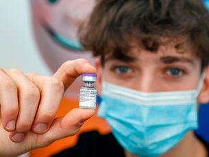 UK Health Secretary announces booster vaccinations for certain groups in spring